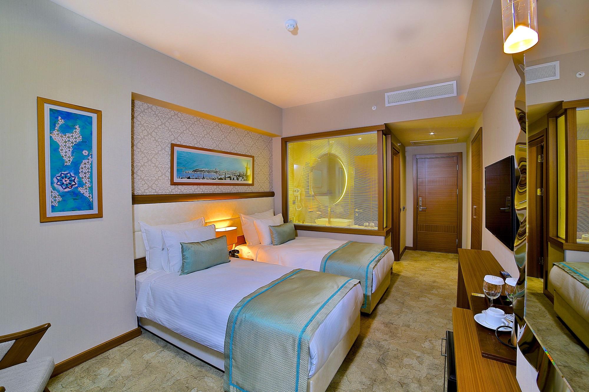 Momento Golden Horn Отель 4*